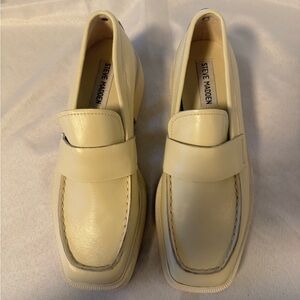 Steve Madden White Cream Chunky Leather Loafer
Size 6